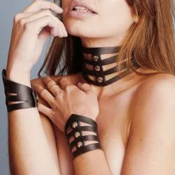 Dollhouse Bracelets Manchettes En Cuir Découpé -Lingerie Soldes Boutique bracelets collier bandes 04 1