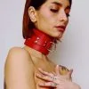 The Sinners Choker Minerve En Cuir épais - Rouge 2 The Sinners Choker Minerve En Cuir épais - Rouge -Lingerie Soldes Boutique collier rigide rouge