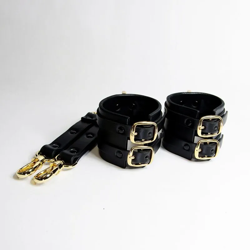 E.L.F. Zhou London Menottes En Cuir Et Or - Studded Double Cuffs 5 E.L.F. Zhou London Menottes En Cuir Et Or - Studded Double Cuffs – Image 3