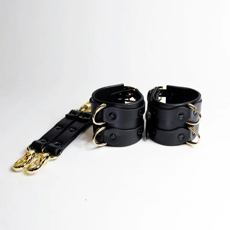 E.L.F. Zhou London Menottes En Cuir Et Or - Studded Double Cuffs 4 E.L.F. Zhou London Menottes En Cuir Et Or - Studded Double Cuffs – Image 2