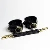 E.L.F. Zhou London Menottes En Cuir Et Or - Studded Cuffs -Lingerie Soldes Boutique menottes bdsm cuir noir or studded cuffs elf zhou