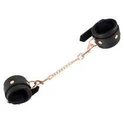 Menottes En Cuir Doublées Fourrure - Noir Et Or Rose 9 Menottes En Cuir Doublées Fourrure - Noir Et Or Rose -Lingerie Soldes Boutique menottes cuir rosegold 2