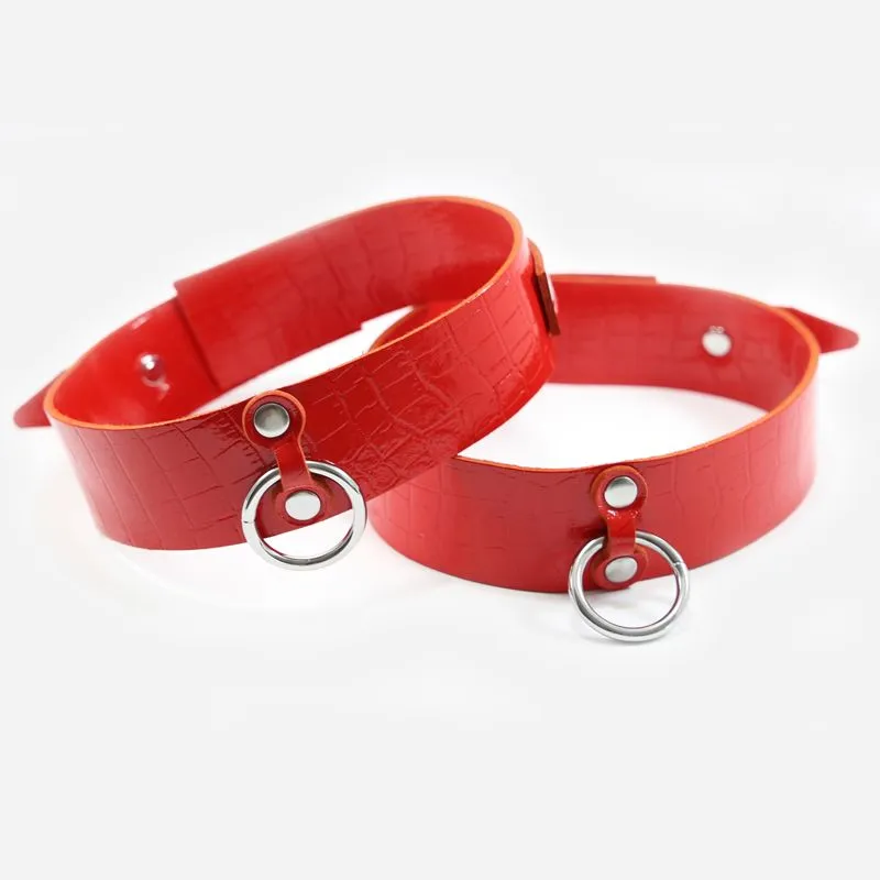 Dollhouse Menottes De Cuisses En Cuir Effet Croco - Rouge 3 Dollhouse Menottes De Cuisses En Cuir Effet Croco - Rouge