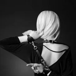 E.L.F. Zhou London Menottes En Cuir - Unite Handcuff Set 6 E.L.F. Zhou London Menottes En Cuir - Unite Handcuff Set -Lingerie Soldes Boutique menottes unite hand cuffs 2