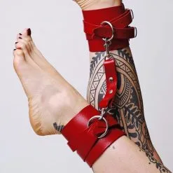 Chevillères En Cuir Avec Lanières Croisées - Rouge