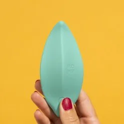 Romp Galet Vibrant Wave -Lingerie Soldes Boutique rmp wave lifestyle image hand close tif