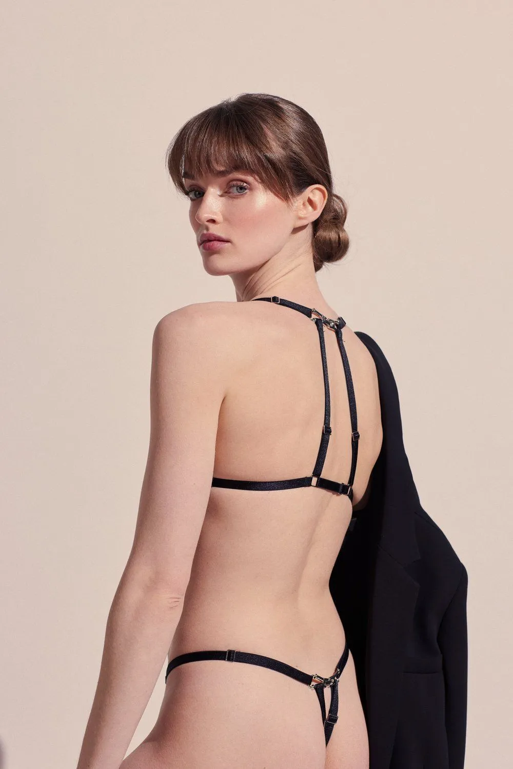 Paloma Casile Soutien-gorge Triangle En Tulle Brodé Avec Bijou Argent - Maaya 7 Paloma Casile Soutien-gorge Triangle En Tulle Brodé Avec Bijou Argent - Maaya – Image 5