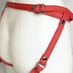 The Sinners Harnais Pour Gode-ceinture Avec Plastron Amovible Et Attaches D-Ring - Cuir Souple Rouge -Lingerie Soldes Boutique strapon rouge plein anneaux grosplananneau 1