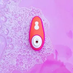 Womanizer Liberty - Lily Allen -Lingerie Soldes Boutique womanizer liberty lilyallen product image mood glob 3