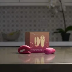 We-Vibe Vibromasseur Télécommandé Pour Couple Chorus - Rose 25 We-Vibe Vibromasseur Télécommandé Pour Couple Chorus - Rose -Lingerie Soldes Boutique wvi chorus red mood tif 57 1
